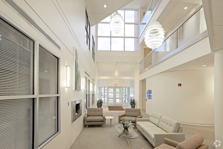 475 Kilvert St, Warwick, RI en alquiler - Lobby - Imagen 2 de 8