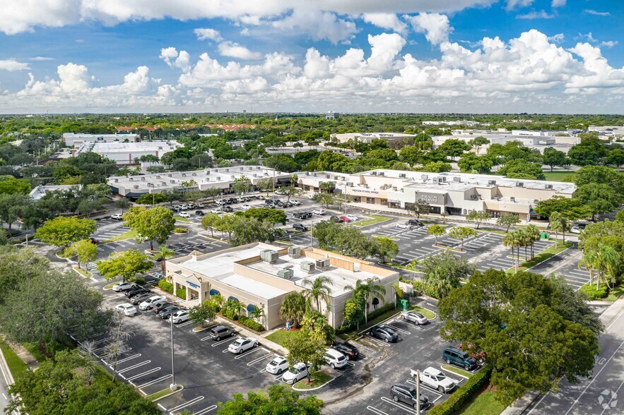 500-598 Riverside Dr, Coral Springs, FL en alquiler - Vista aérea - Imagen 1 de 3