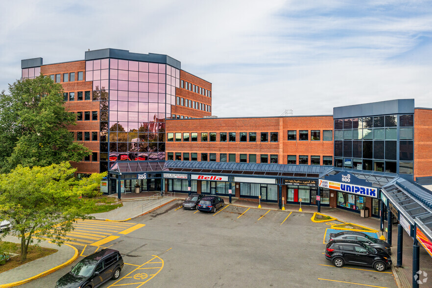 800 Boul Chomedey, Laval, QC en alquiler - Foto del edificio - Imagen 1 de 20