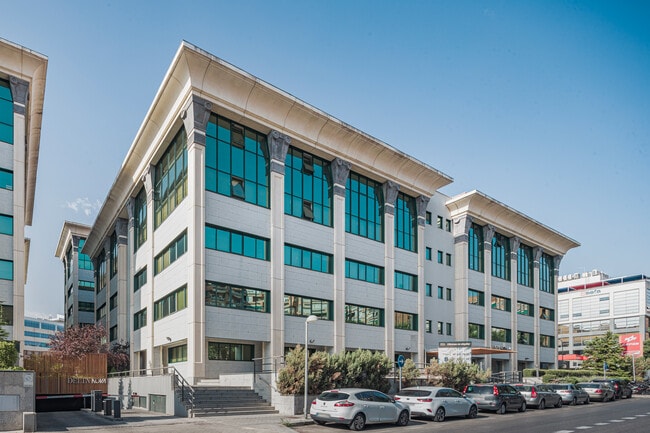 Más detalles de Avenida Manoteras, 46, Madrid - Oficina en alquiler