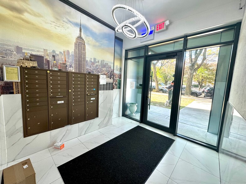 571 Ocean Pky, Brooklyn, NY en venta - Lobby - Imagen 3 de 23