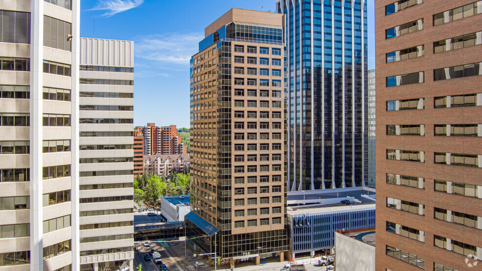 736 6th Ave SW, Calgary, AB en alquiler - Foto del edificio - Imagen 1 de 7