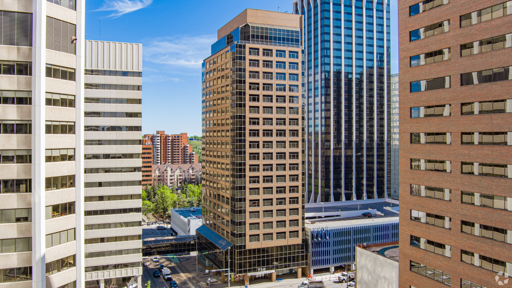 736 6th Ave SW, Calgary, AB en alquiler Foto del edificio- Imagen 1 de 8