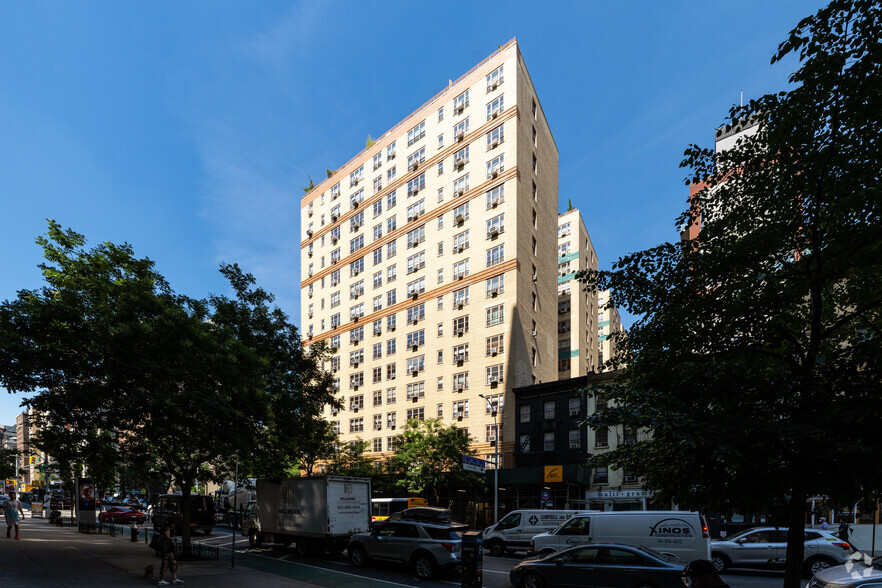 235 E 22nd St, New York, NY en venta - Foto del edificio - Imagen 2 de 6