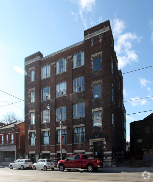 720 Bathurst St, Toronto, ON en alquiler - Foto del edificio - Imagen 2 de 2