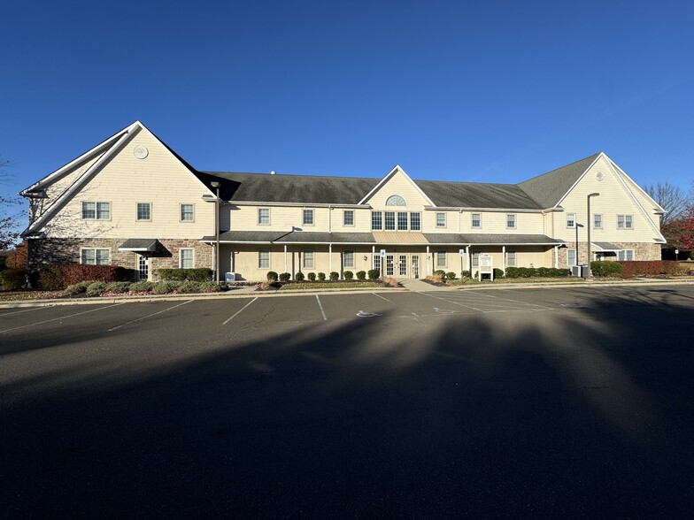 790 Newtown Yardley Rd, Newtown, PA en venta - Foto del edificio - Imagen 1 de 56