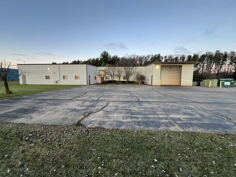 290 Industrial Drive dr, Waupaca, WI en venta - Foto principal - Imagen 1 de 9