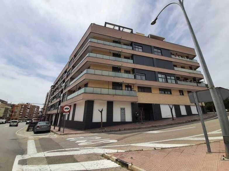 Avinguda Marín Lázaro, 15, Utiel, Valencia en venta - Foto del edificio - Imagen 2 de 19