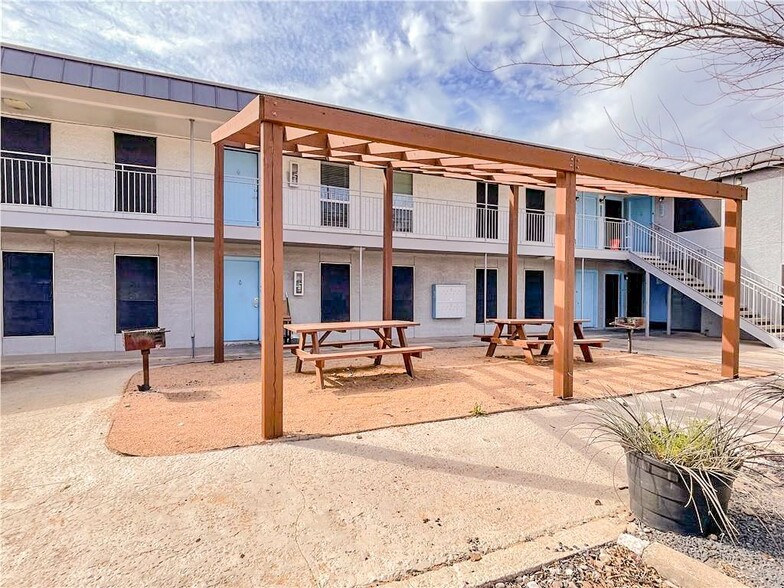 7304 Twin Crest Dr, Austin, TX en venta - Foto del edificio - Imagen 1 de 9