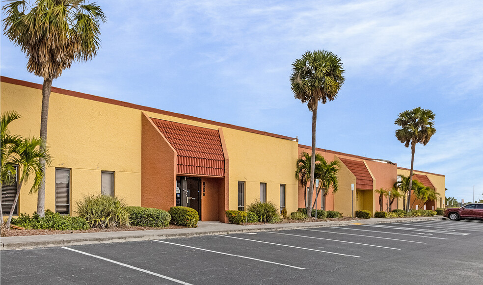 1860 Boy Scout Dr, Fort Myers, FL en alquiler - Foto del edificio - Imagen 1 de 7