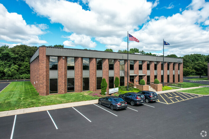 2050 Cabot Blvd W, Langhorne, PA en alquiler - Foto del edificio - Imagen 1 de 13