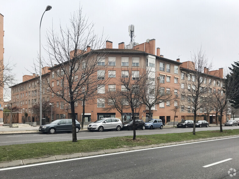 Calle De La Fuente Carrantona, 36, Madrid, Madrid en alquiler - Foto del edificio - Imagen 2 de 2