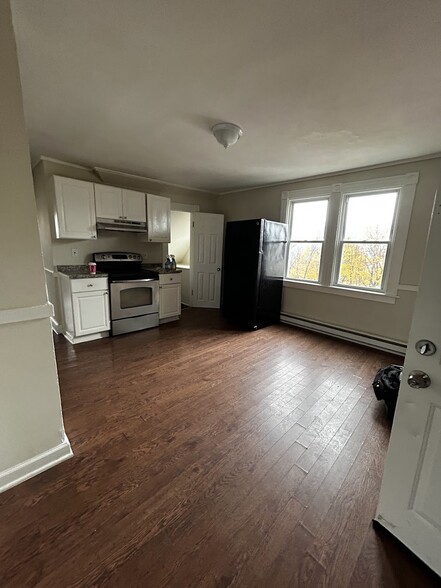 64 Dikeman St, Waterbury, CT en venta - Foto del edificio - Imagen 2 de 8