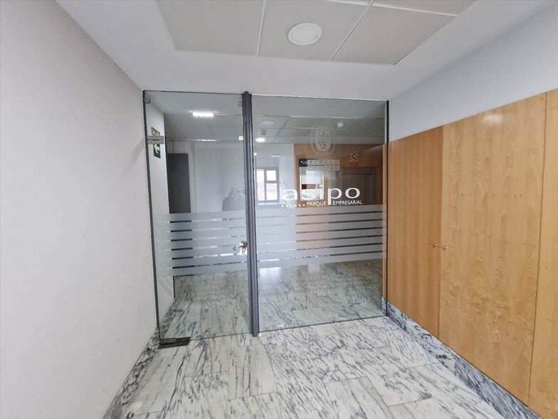 Plaza a Asipo Cl, Llanera, Asturias en venta - Foto del edificio - Imagen 3 de 12