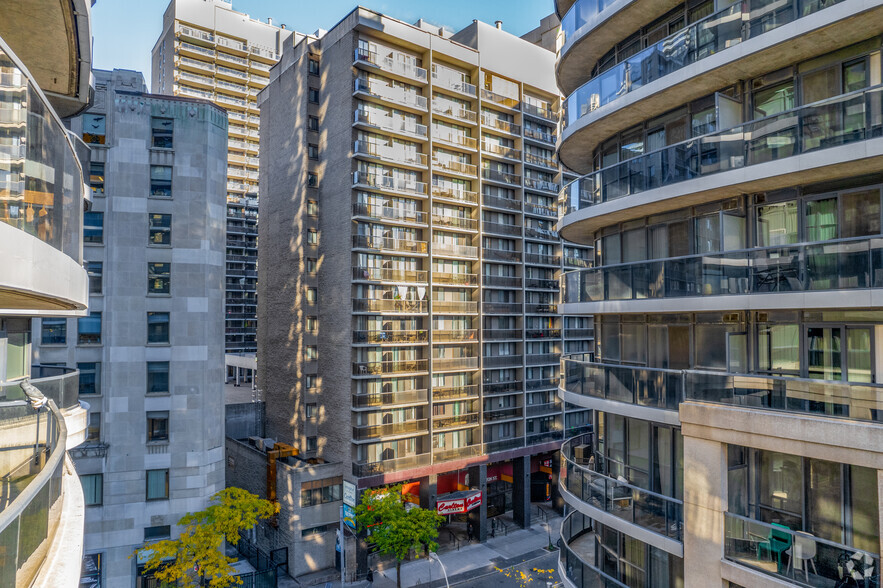 20 Carlton Street, 25 Wood St, Toronto, ON en alquiler - Foto del edificio - Imagen 2 de 30