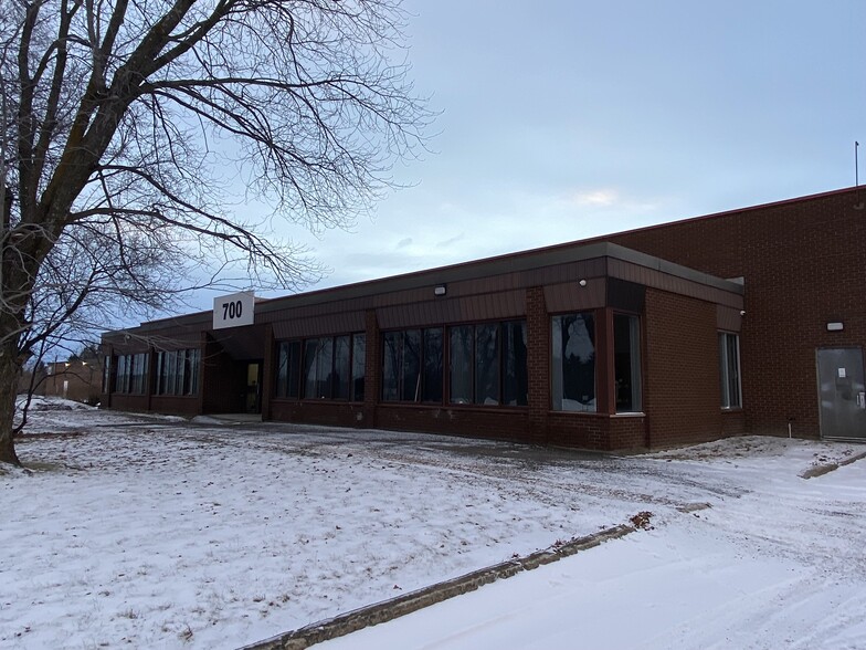 600-800 Rue Price, Saint-Jérôme, QC en alquiler - Foto del edificio - Imagen 1 de 1