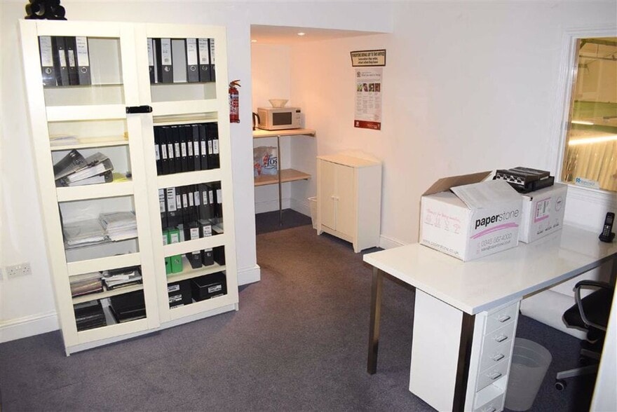 Lenthall Rd, Loughton en alquiler - Foto del edificio - Imagen 3 de 5