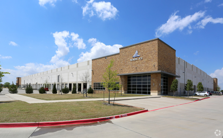 12121 N Stemmons Fwy, Dallas, TX en alquiler - Foto del edificio - Imagen 1 de 5