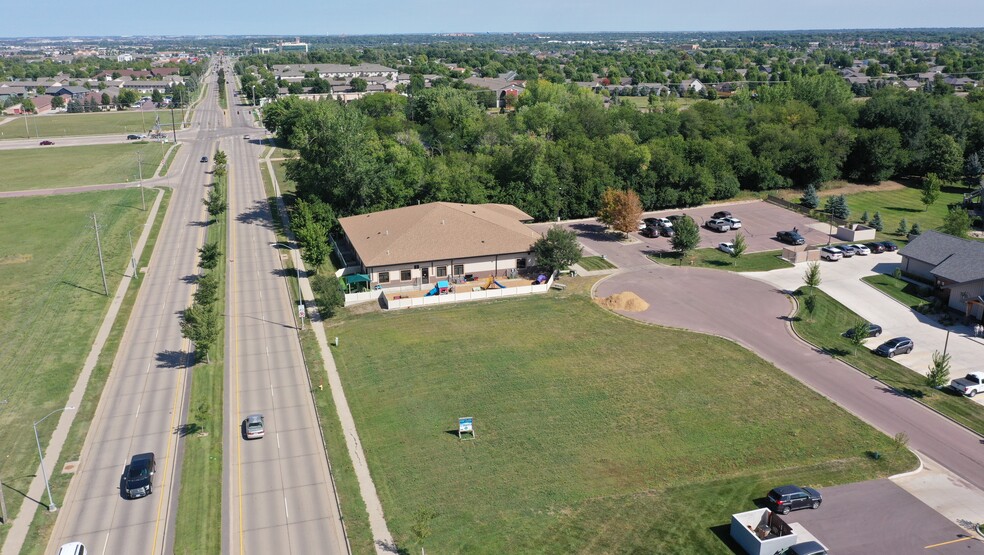 7921 Cinnamon Ridge, Sioux Falls, SD en venta - Foto del edificio - Imagen 2 de 5