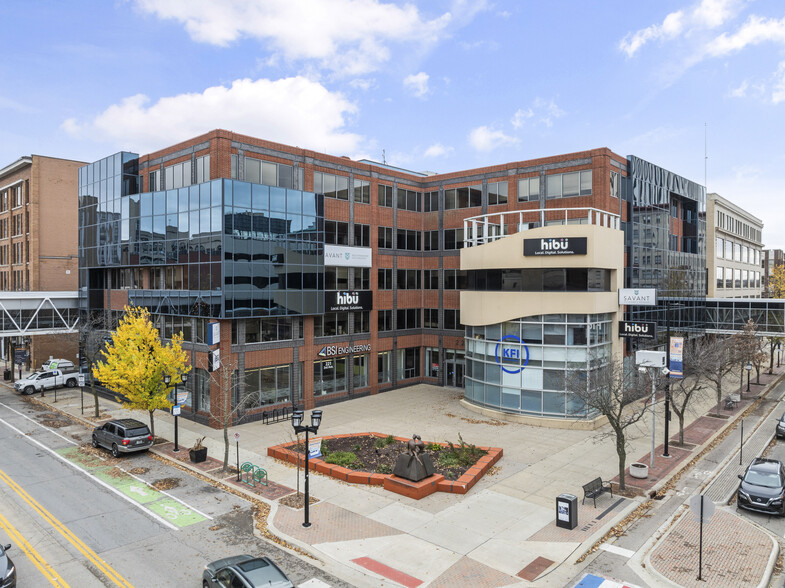 221 3rd Ave SE, Cedar Rapids, IA en alquiler - Foto del edificio - Imagen 1 de 30