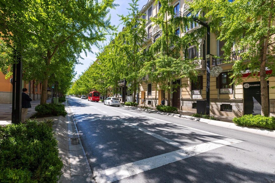 Calle Gran Vía de Colón, 42, Granada, Granada en venta - Foto del edificio - Imagen 3 de 27