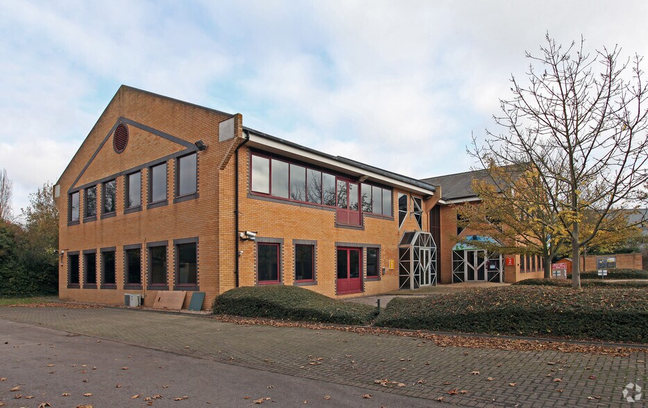 Waterside Dr, Slough en alquiler - Foto principal - Imagen 1 de 7