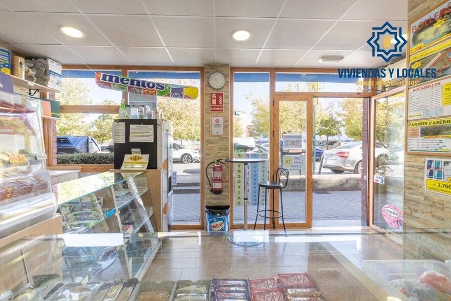 Local en Granada, Granada en venta - Foto del edificio - Imagen 3 de 22