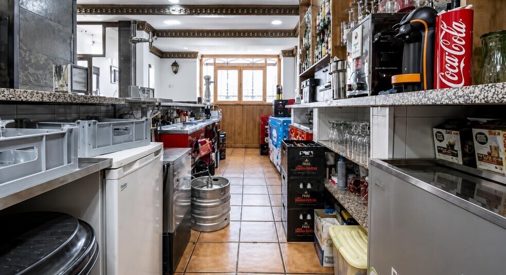 Local en La Zubia en venta - Foto del interior - Imagen 2 de 12