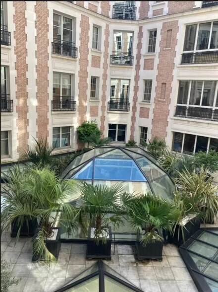 119-121 Avenue Des Champs Elysées, Paris en alquiler - Foto del edificio - Imagen 3 de 10