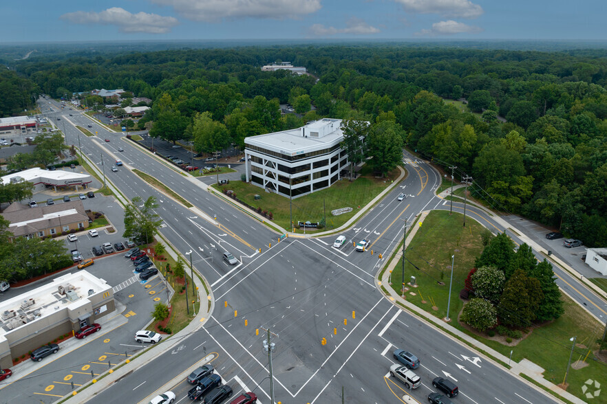 3300 Battleground Ave, Greensboro, NC en alquiler - Vista aérea - Imagen 1 de 18