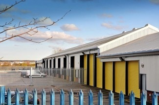 Más detalles de Eton Hill Rd, Manchester - Nave en alquiler
