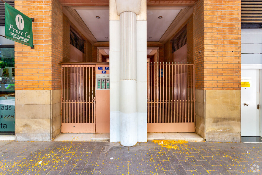 Edificio residencial en Barcelona, Barcelona en venta - Foto del edificio - Imagen 3 de 3