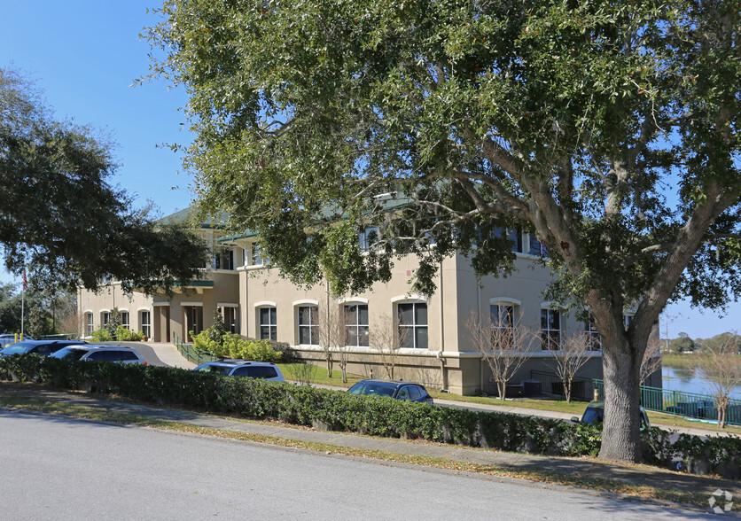 1879 Nightingale Ln, Tavares, FL en venta - Foto del edificio - Imagen 3 de 25