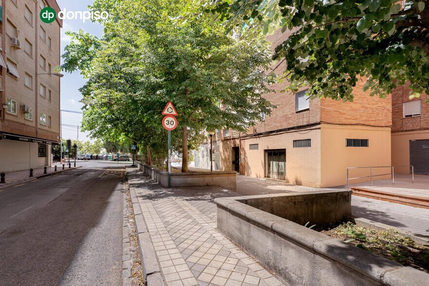 Calle María Goyri, 80, Granada, Granada en venta - Foto del edificio - Imagen 3 de 9