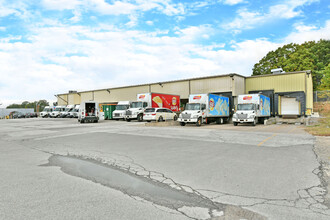 7143 Truck World Blvd, Hubbard, OH en alquiler Foto del edificio- Imagen 2 de 35