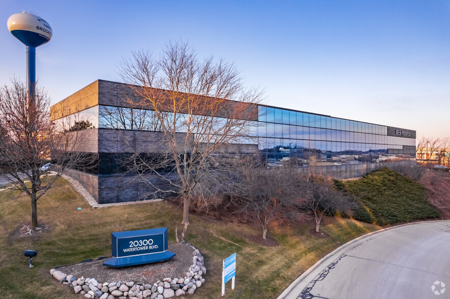 20300 Water Tower Blvd, Brookfield, WI en alquiler - Foto del edificio - Imagen 2 de 9