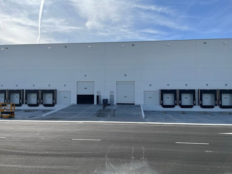 Avenida de los Alcotanes, 49, Pinto, Madrid en alquiler - Foto del edificio - Imagen 3 de 3