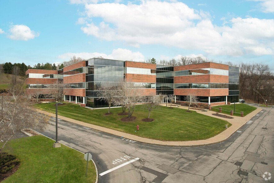 295 Woodcliff Dr, Fairport, NY en alquiler - Foto del edificio - Imagen 2 de 18