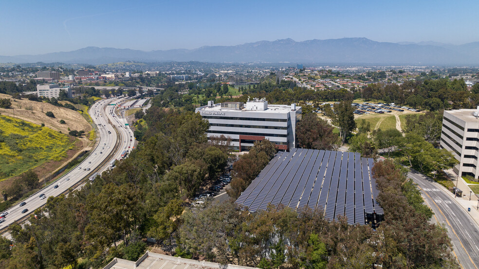 901 Corporate Center Dr, Monterey Park, CA en venta - Foto del edificio - Imagen 1 de 15