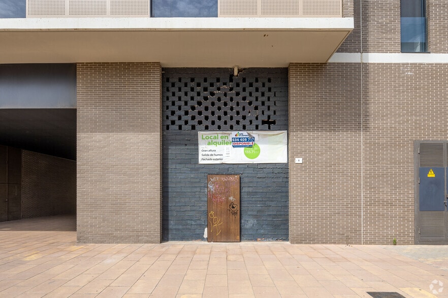 Carrer Àngeles Santos, 6, L'Hospitalet de Llobregat, Barcelona en alquiler - Foto del edificio - Imagen 3 de 4