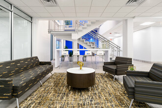 3733 University Blvd W, Jacksonville, FL en alquiler Lobby- Imagen 2 de 5