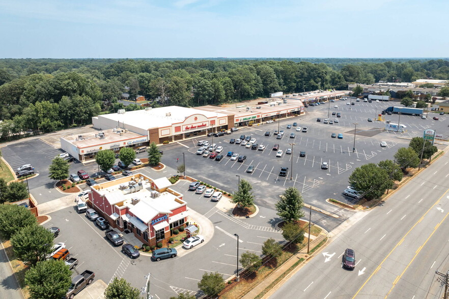 4610-4628 W Market St, Greensboro, NC en alquiler - Foto del edificio - Imagen 2 de 3