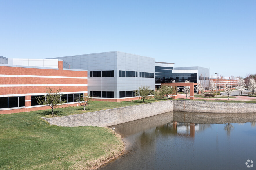 2 Clarke Dr, Cranbury, NJ en alquiler - Foto del edificio - Imagen 2 de 6