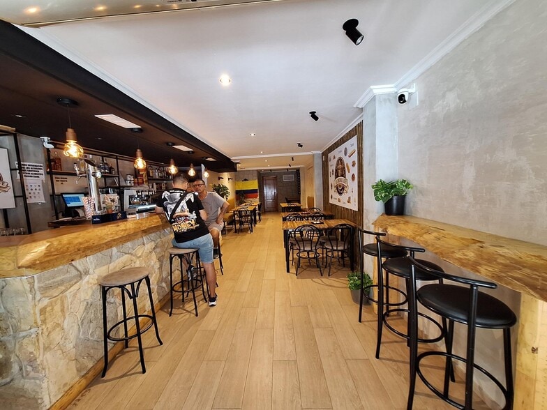 Local en Elche, Alicante en venta - Foto del edificio - Imagen 2 de 14