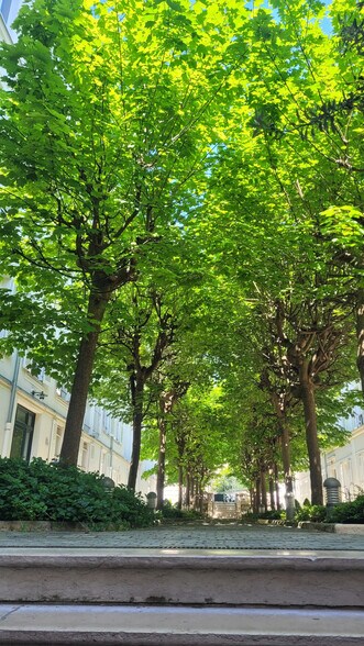 11 Rue Chateaubriand, Paris en venta - Foto del edificio - Imagen 2 de 12
