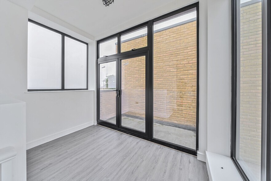 220 Trade Close, London en venta - Foto del edificio - Imagen 2 de 4