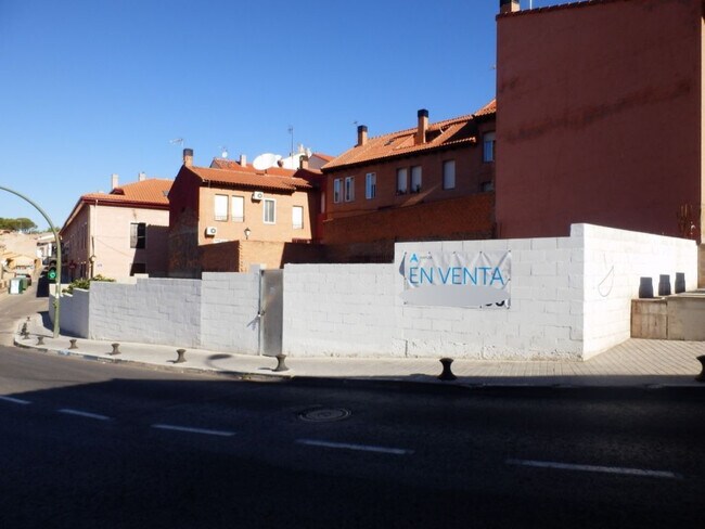 Más detalles de Plaza Santos Juarranz, 6, Los Santos de la Humosa - Terreno en venta