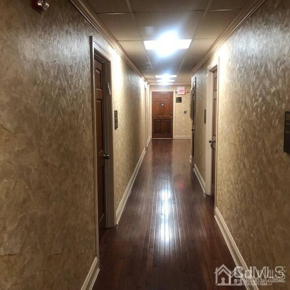 C Brier Hill Ct, East Brunswick, NJ en venta - Foto del edificio - Imagen 2 de 3