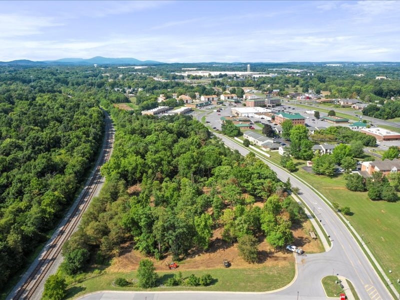 Lutz Ave, Martinsburg, WV en venta Foto del edificio- Imagen 1 de 38