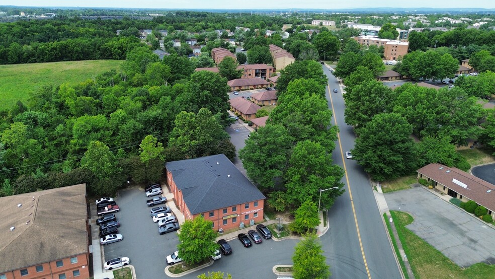 10529-10535 Crestwood Dr, Manassas, VA en alquiler - Foto del edificio - Imagen 3 de 7